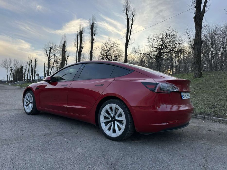 Tesla model 3 2022рік