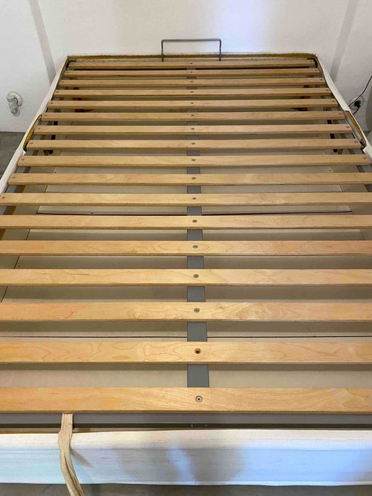 Estrutura de cama estofada tipo sommier IKEA + estrado elevatório p/arrumação | 140x200