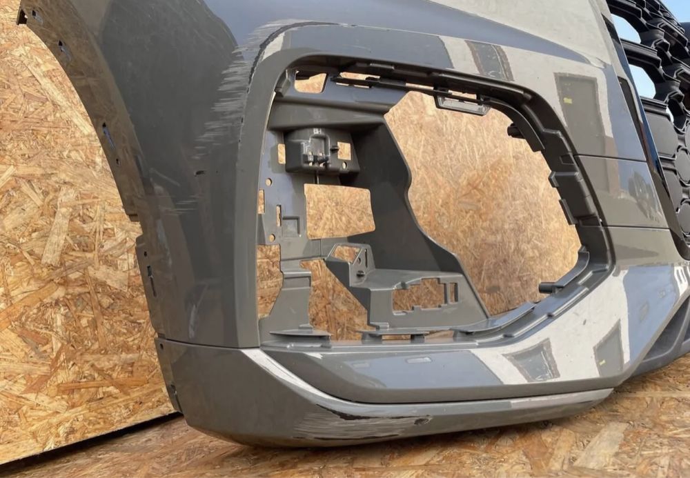 Передній передний бампер Audi Q5  рест