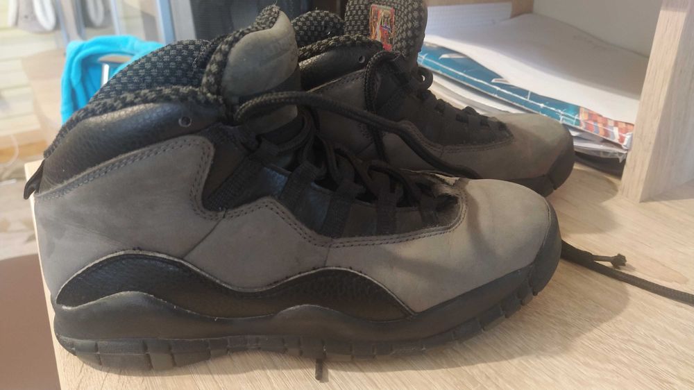 Ботинки Air Jordan р.37,5