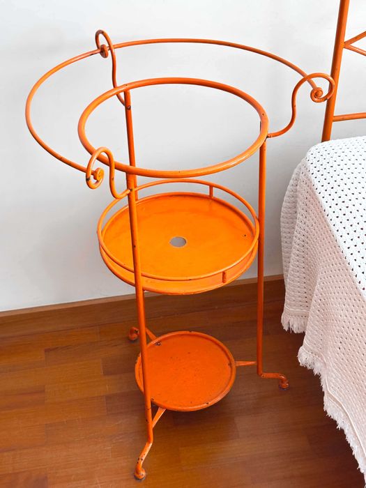 Venda Urgente - CAMA muito Antiga de Ferro maciço + Apoio LAVATÓRIO