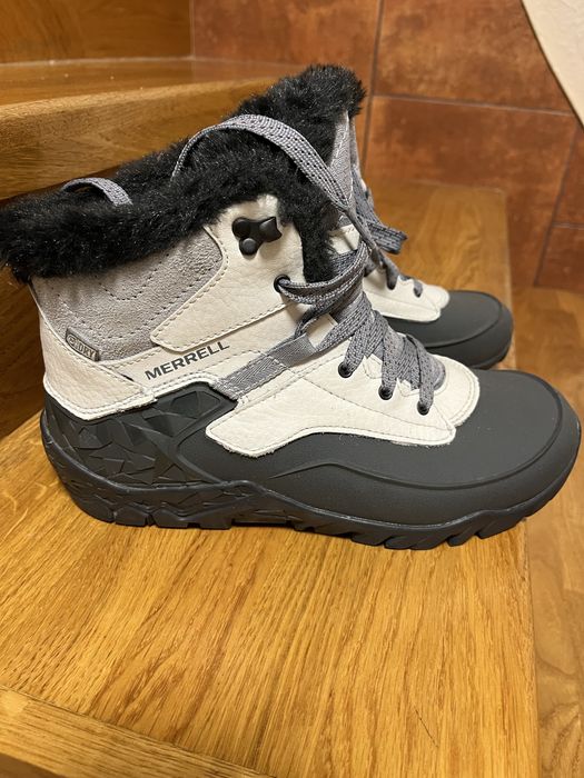 Жіночі зимові черевики