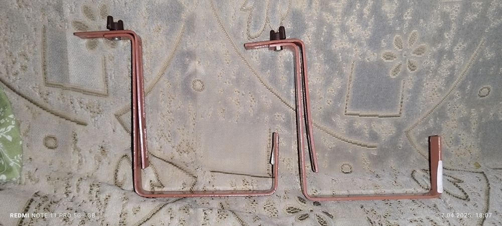 Sprzedam uchwyty metalowe na skrzynki na balkon regulowane