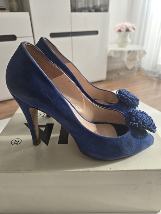 Włoskie, skórzane buty na obcasie Apia