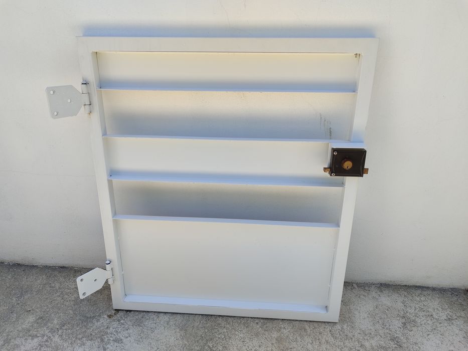 Vendo portão / cancela lacada a branco