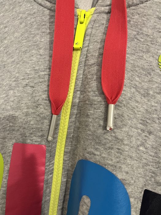 Bluza Adidas szara z neonowymi napisami