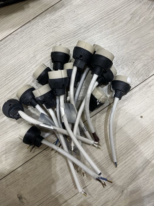 Aro para focos de embutir no teto falso (GU10, IP23) com casquilho.