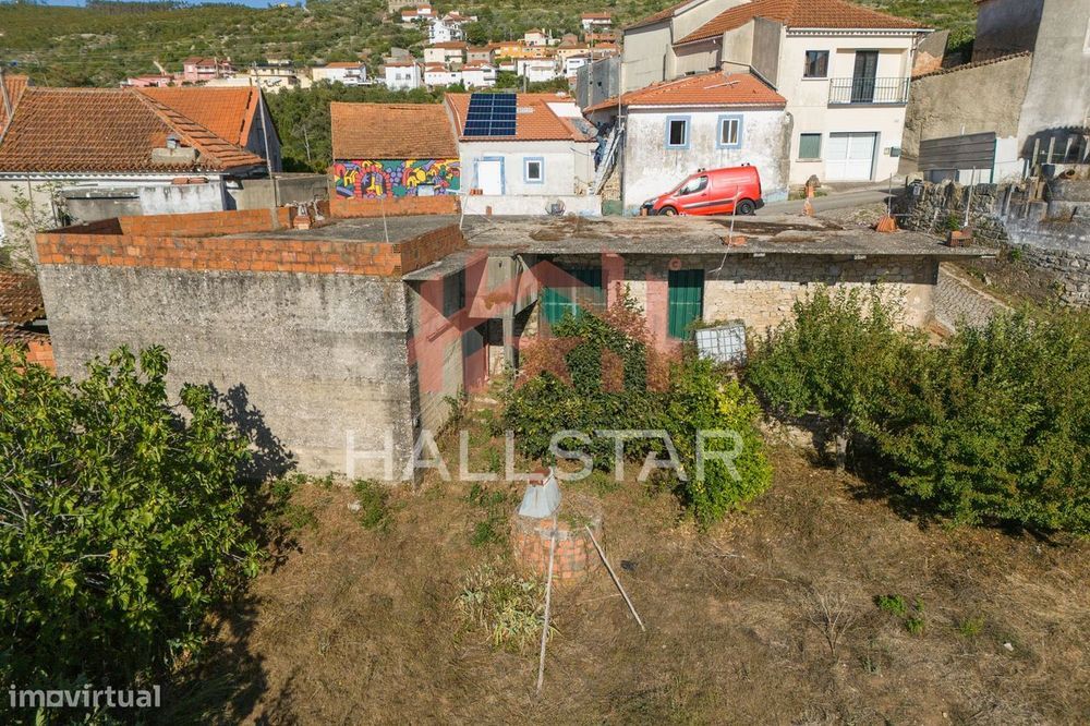 Terreno com 654,70m2 / Adega e Poço / Torre