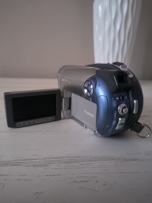 Canon DC210 DVD 35x optical zoom