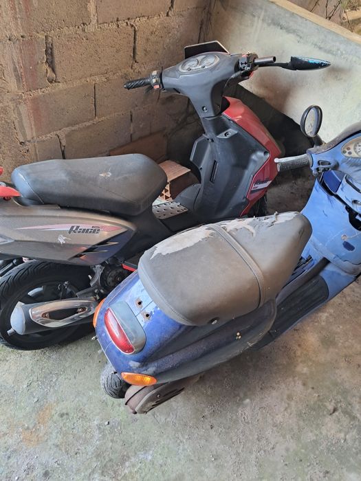 Várias motas para peças