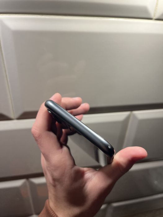 Айфон 11 64 гб.