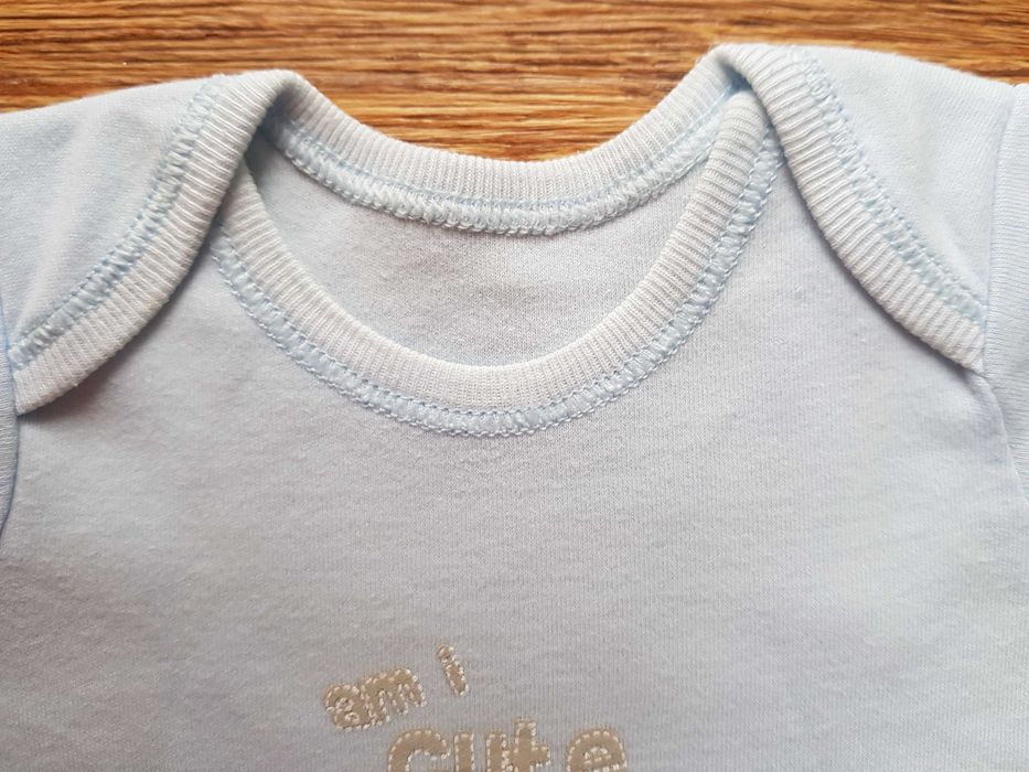 Cherokee – niebieskie bawełniane body z krótkim rękawem rozm. 56