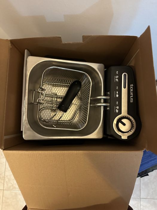 Fritadeira eletrica a oleo nova