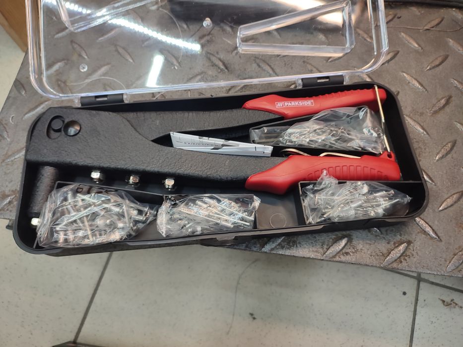 Pneumatic Stapler487776459823534082