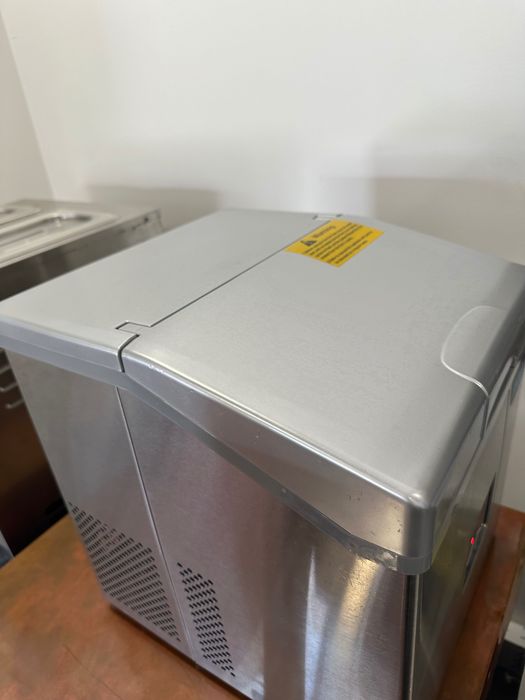 Máquina de Gelo Polar – Compacta, Económica e Profissional