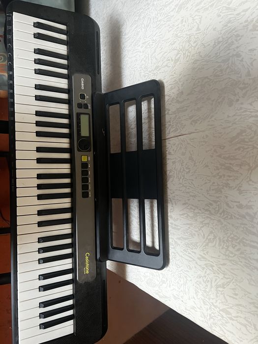 Продам синтезатор