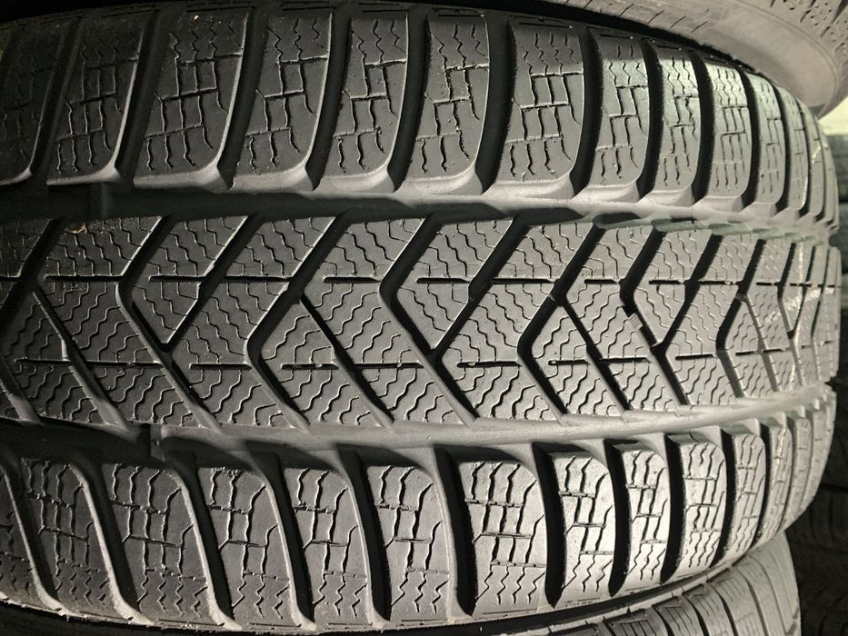 Шини б/у зима 255/35 20 Pirelli scorpion Winter ПАРА