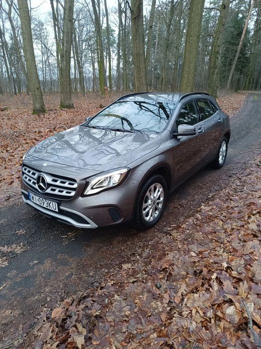 Mercedes-Benz GLA Mercedes-Benz GLA 180