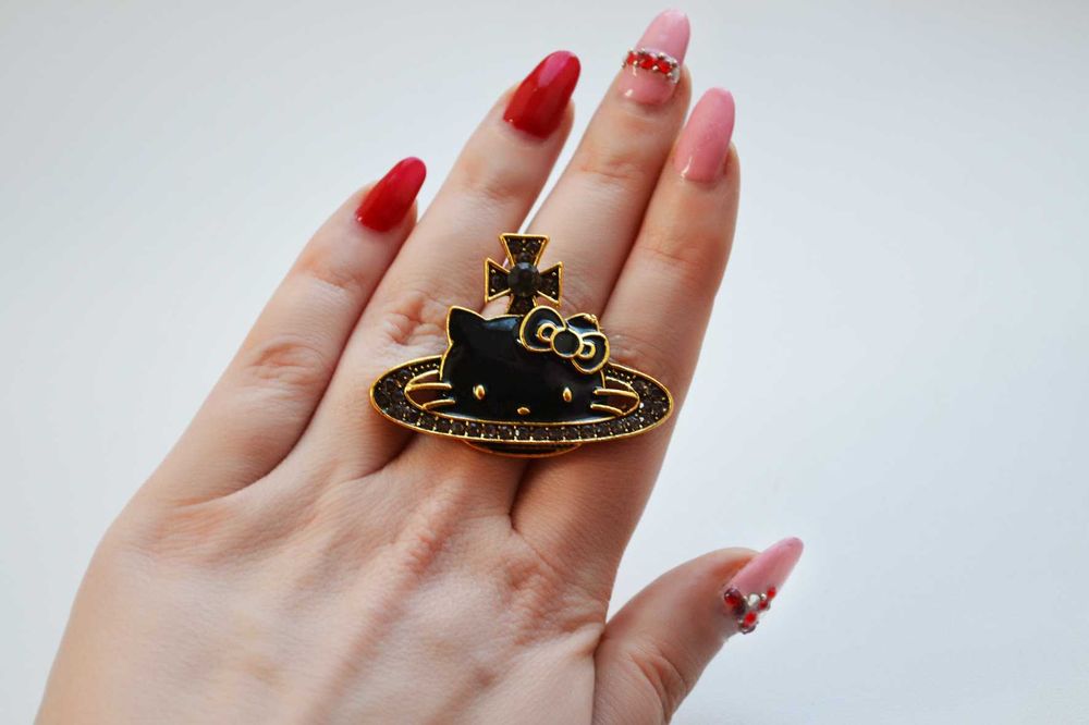 Брошь Hello kitty от Vivienne Westwood брошка