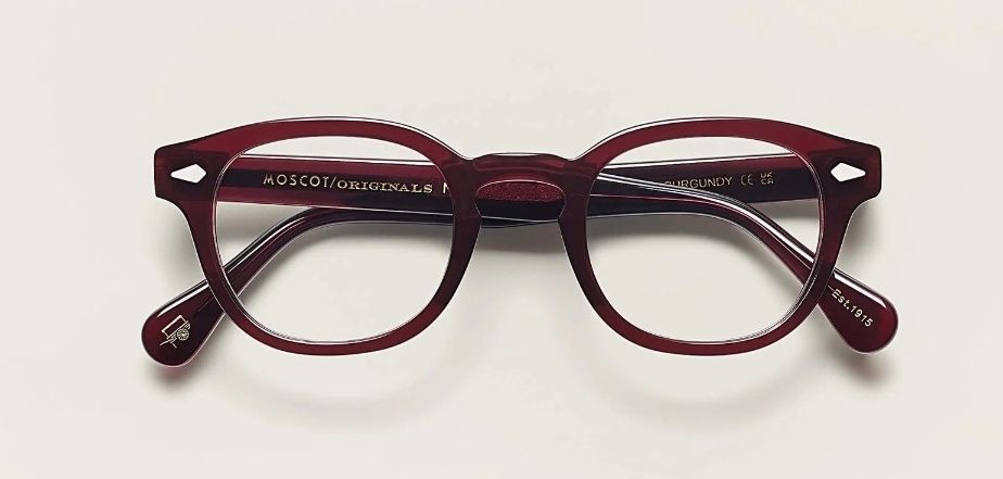 Muito bonitos óculos "Moscot"