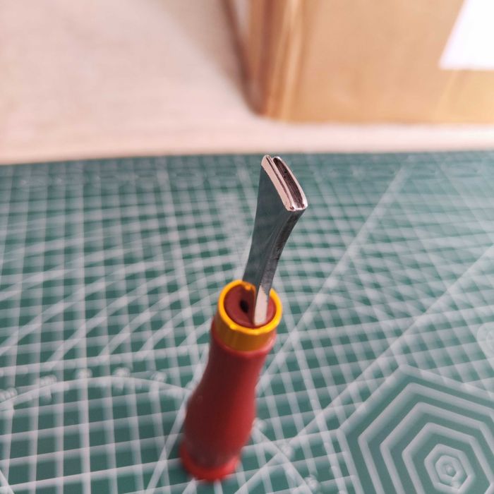 Bigówka do skóry (creaser)