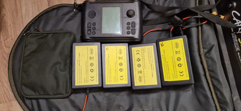 Łódka, model zdalnie sterowany Mivardi Scout. GPS echosonda