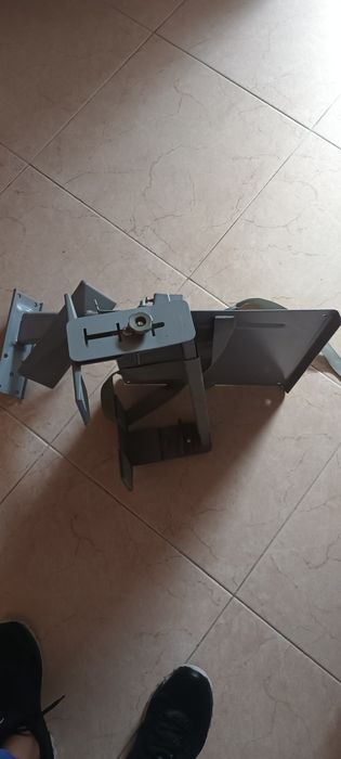 Suporte de parede para televisão