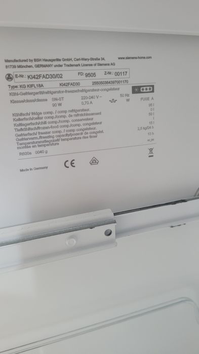 Вбудований холодильник Siemens висота 1.22