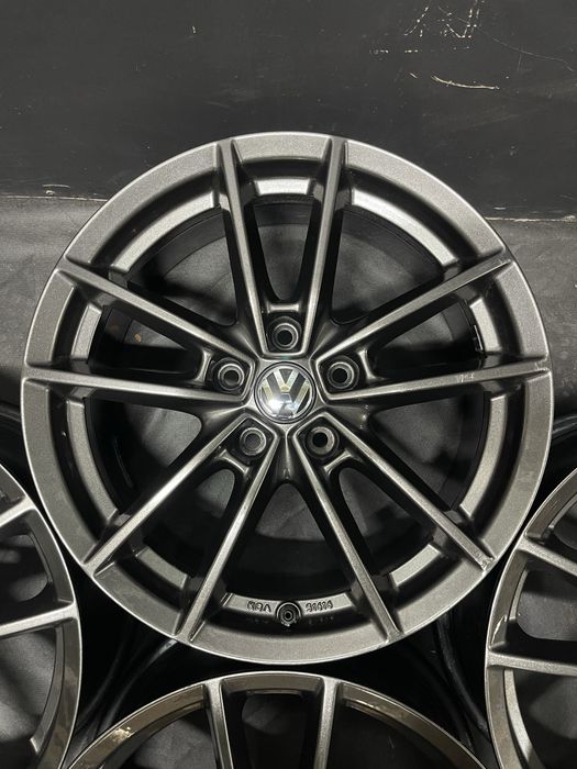 Диски R17 5x112 Et40 7J. Volkswagen Tiguan Passat B8 B7 B6 Jetta Golf Touran Caddy CC Audi Q3 Q2 Skoda Kodiaq Karoq Octavia A8 A7 A5 Superb