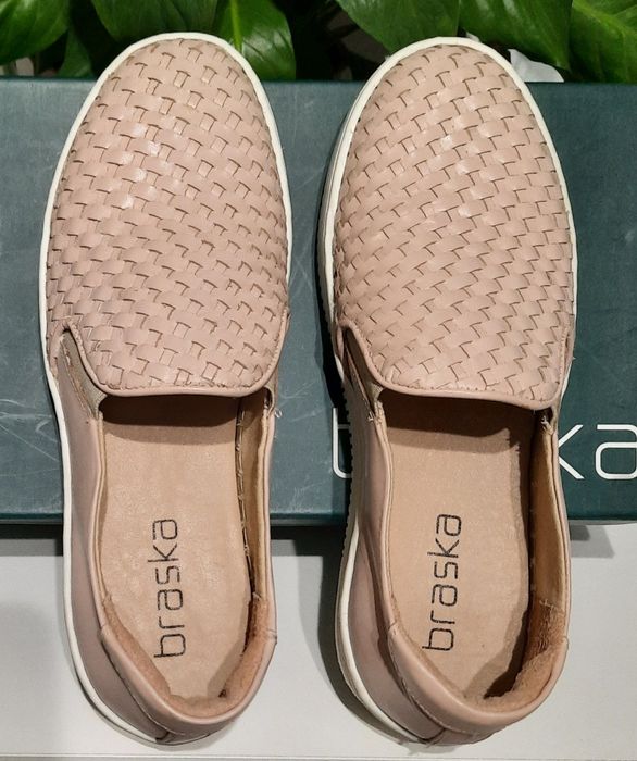 Слипоны кожаные 37 р пудровые