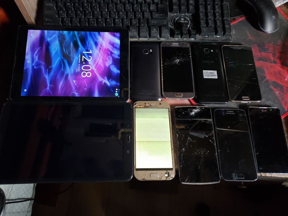 Телефони і планшети продаж