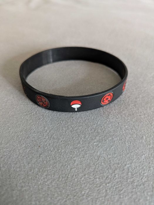 Pulseiras Charizard e Uchiha