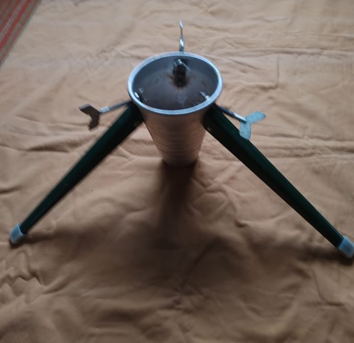 Підставка-тримач для ялинки.