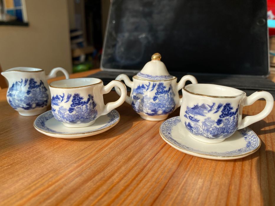 Набор детской посудки с оригинальным рисунком