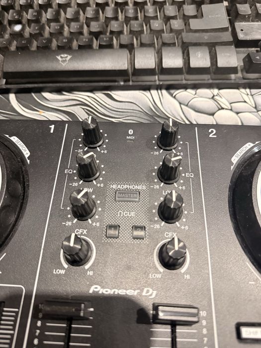 Controladora DJ Pioneer DDJ-200