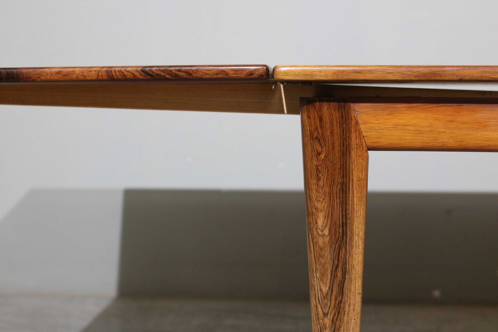 Mesa de jantar extensível Niels O. Moller em pau santo