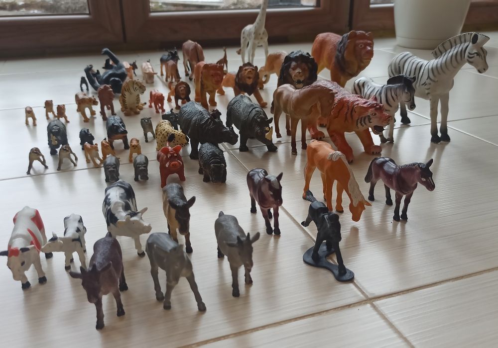 Figurki zwierząt (62szt.)-zabawki -guma, plastik.