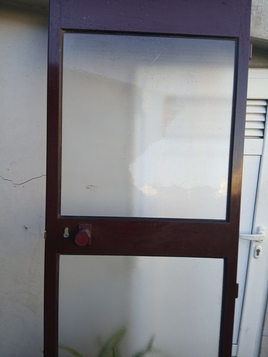Vendo porta alumínio com chaves