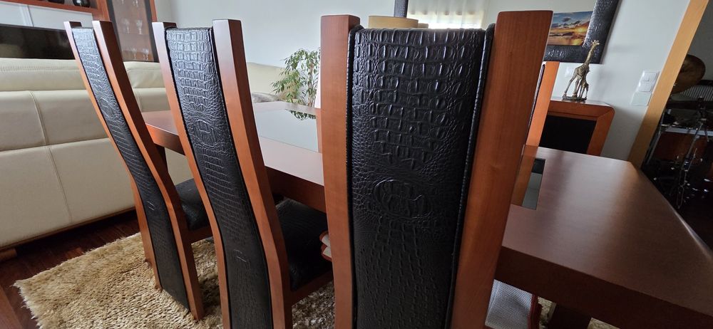 Mesa de Jantar cerejeira e 6 Cadeiras
