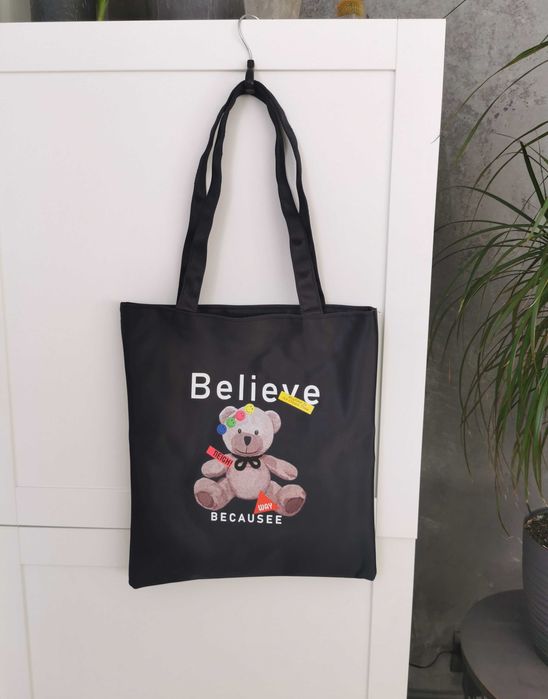 Modna torba z misiem – czarna shopperka A4, wodoodporna