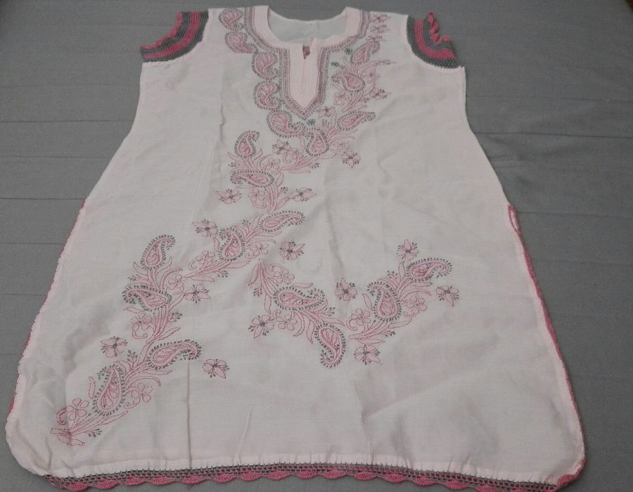 Blusas, túnicas e vestidos de marca