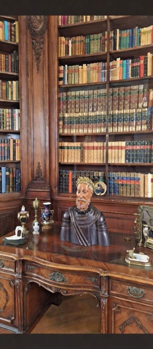 Busto Artesanal de Camões – Madeira Maciça, Década de 1970