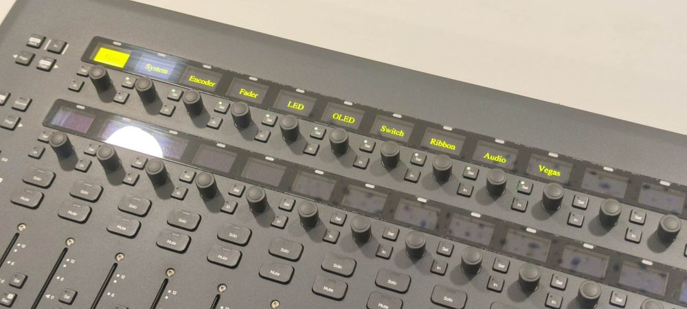 Mesa mistura controlador DAW Avid S3