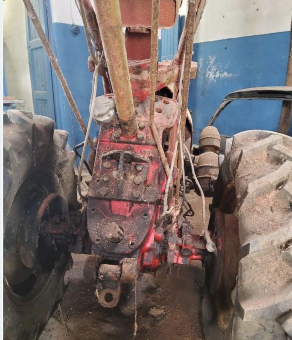 Tractor muito  antigo