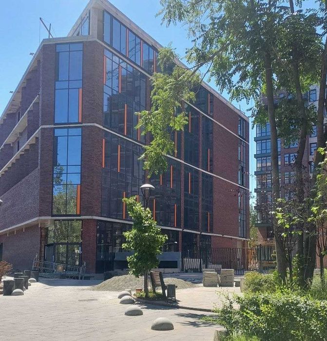 Дерби ТЦ фасад здание 7700 м +терраса, паркинг, рампа