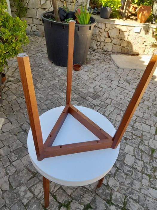 Mesa de apoio muito bom estado
