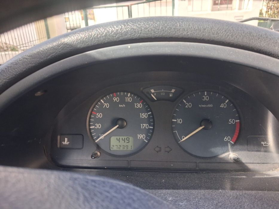 Carro citroen Saxo diesel comercial em muito bom estado,levou á pouco tempo um motor de arranque novo, falta 7.300km para nova revisão.
Pode trazer me