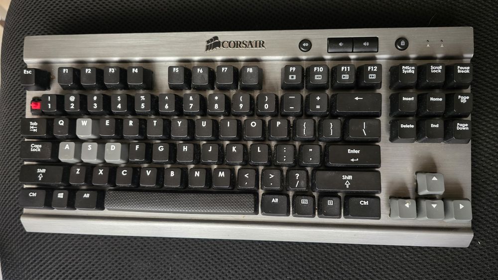 Teclado Mecânico Gaming Corsair Vengeance K65 (TKL - Layout US)