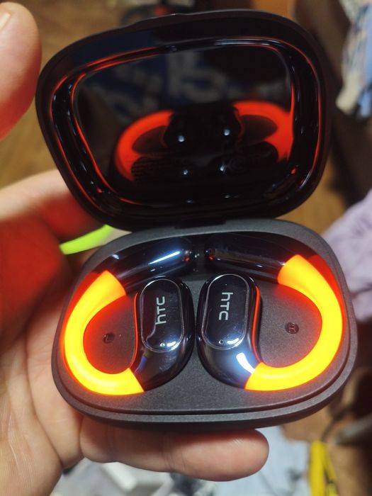 Наушники с переводчиком HTC, 144  языка, GPS, сенсорным дисплеем,возмо