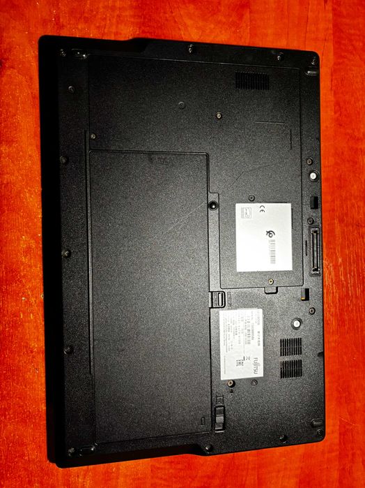 Fuijitsu Lifebook E558 15.6 IPS Intel Core I3 7130U, 8 GB Ram, 240 ssd